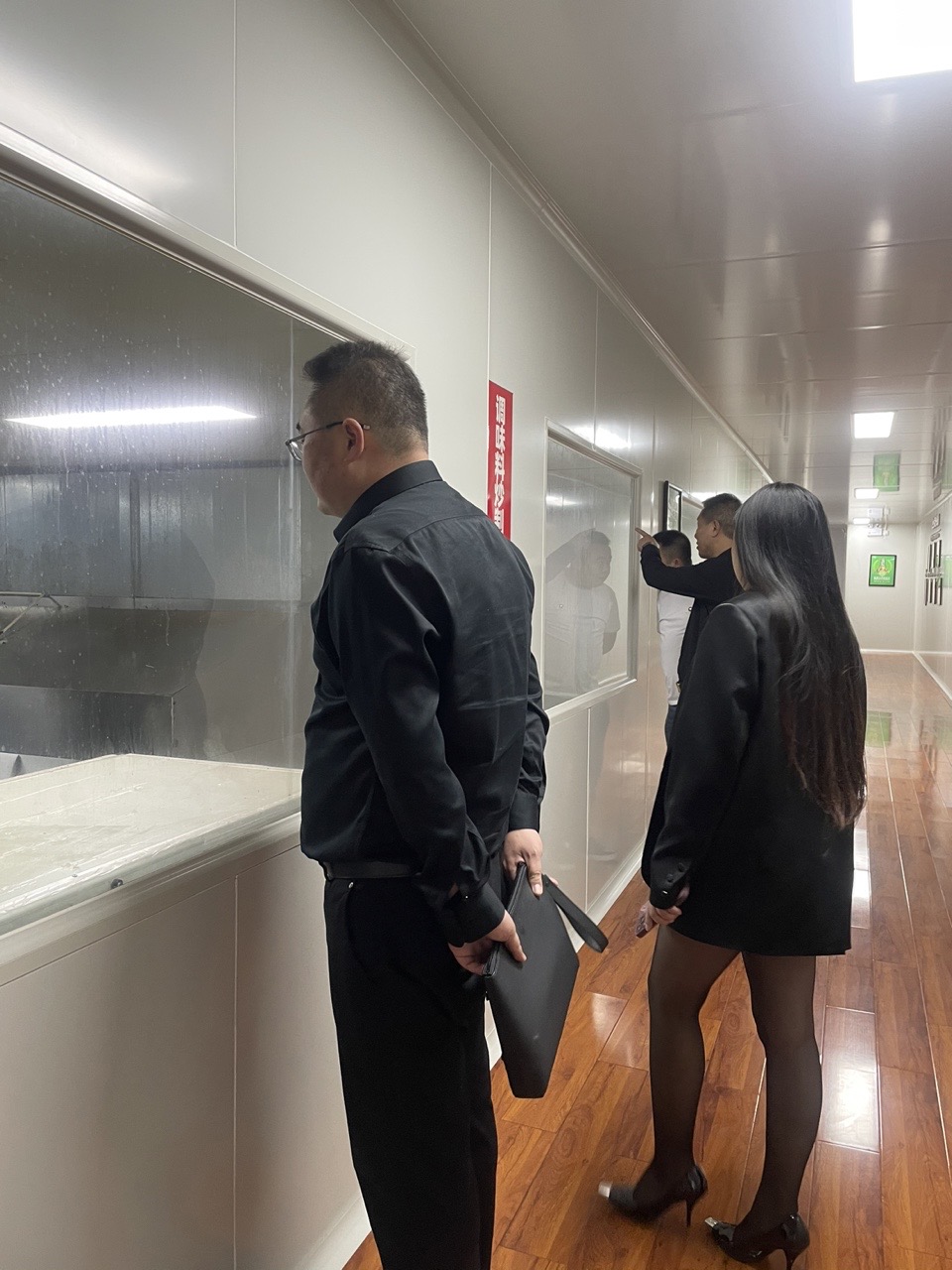 客户沈总到厂考察 -- 深挖冷吃兔潜力,开启电商合作新篇